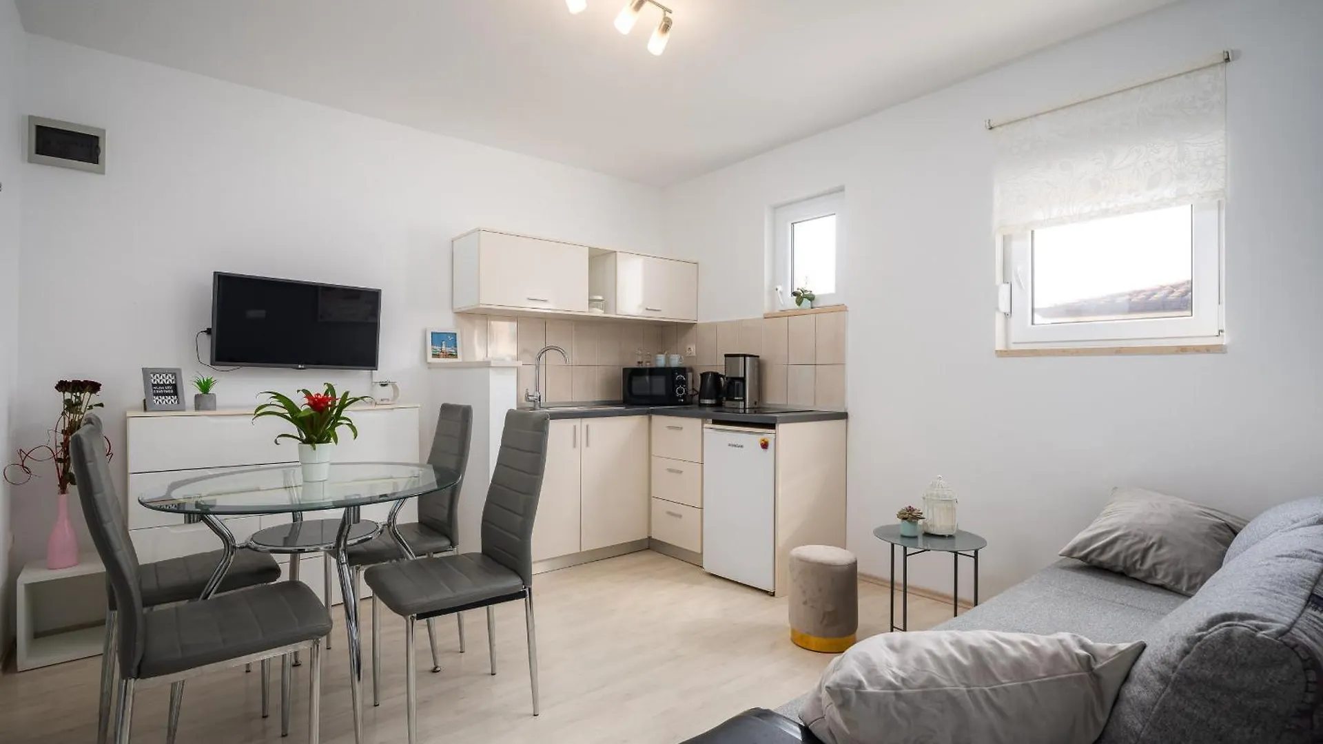 Charming Apartments Rose 1&2 With Pool Poreč