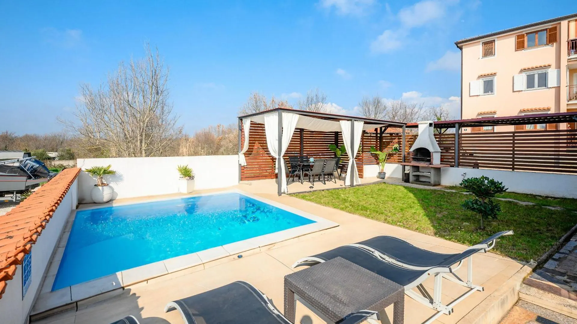 Charming Apartments Rose 1&2 With Pool Poreč