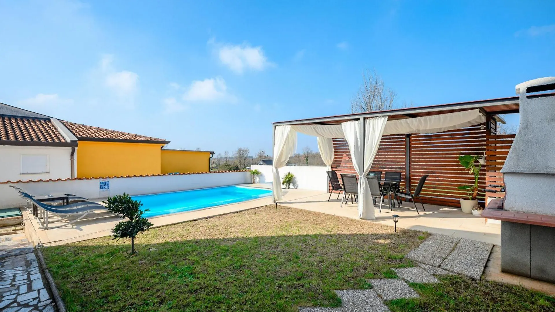 Charming Apartments Rose 1&2 With Pool Poreč
