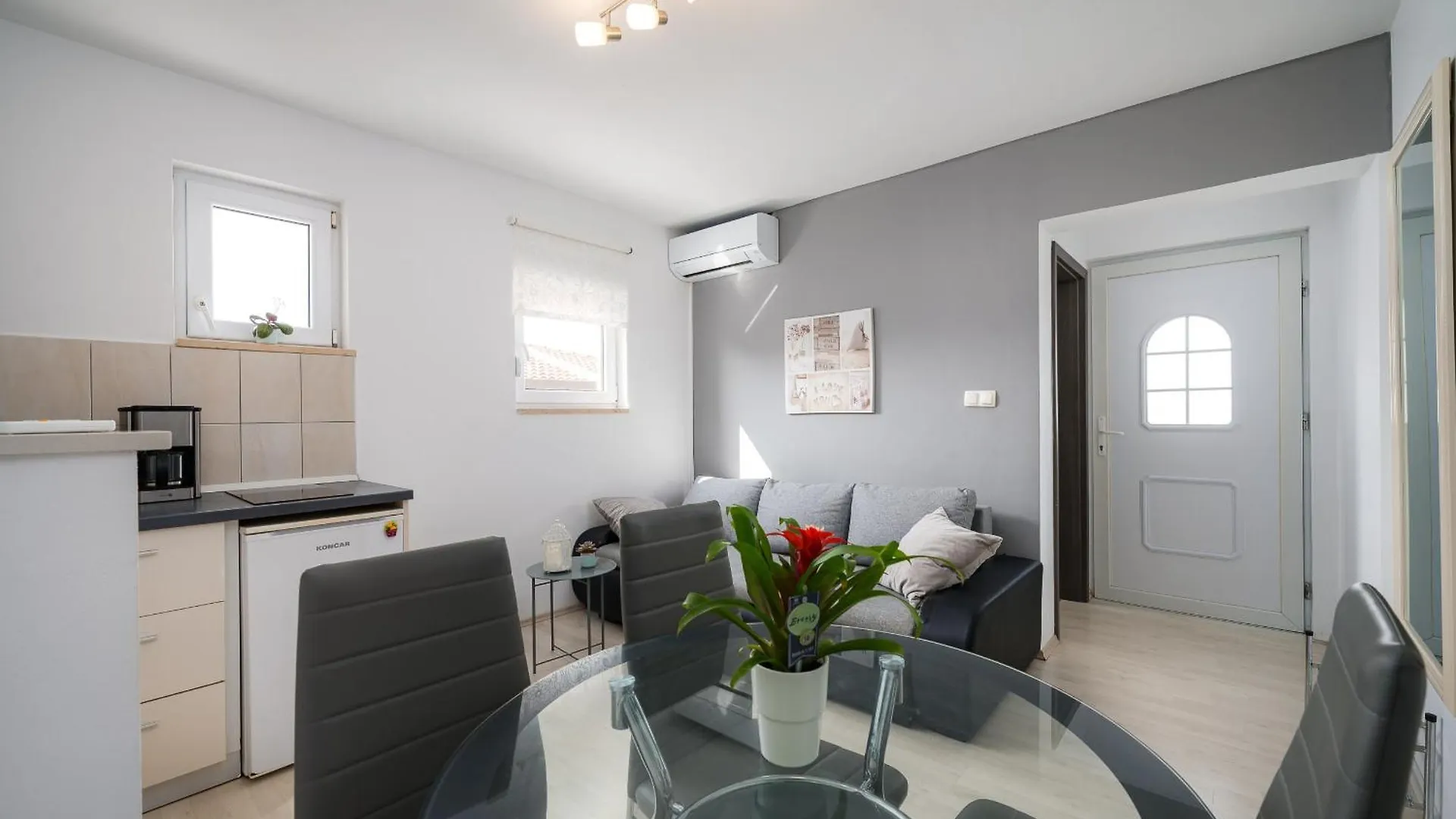 Charming Apartments Rose 1&2 With Pool Poreč 0*,  Kroatien